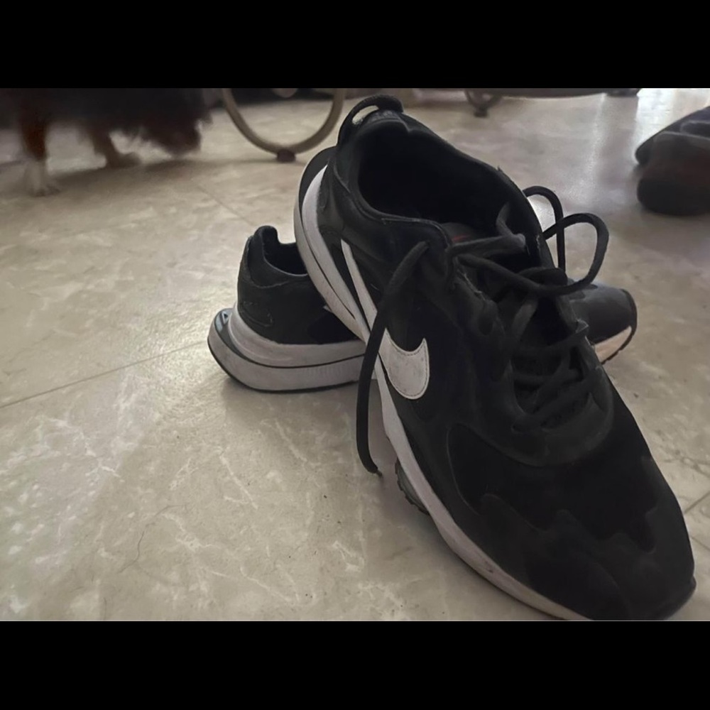 Men’s nikes in really good shape, smoke free home